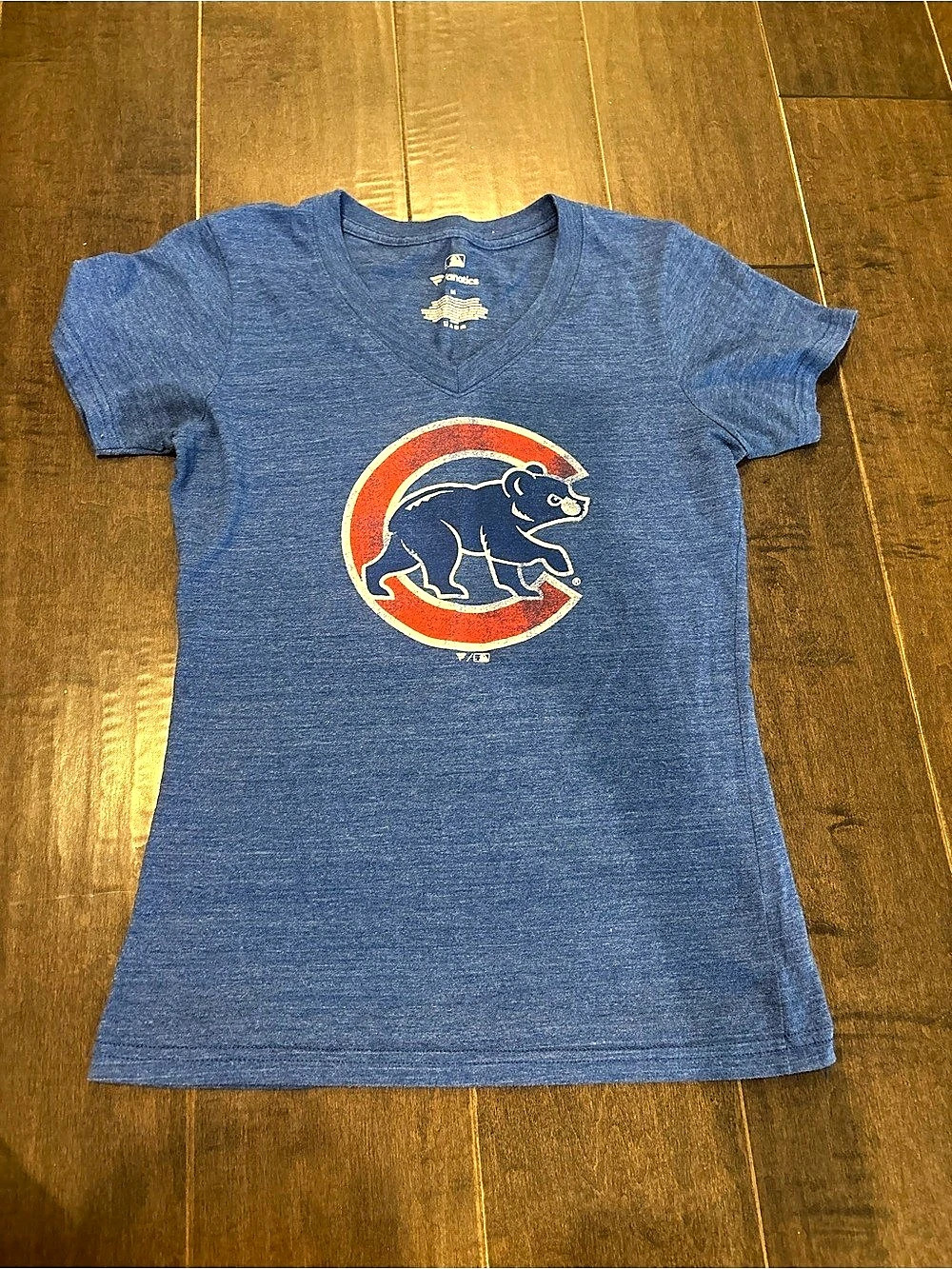 Fanatics Chicago Cubs Graphic V-Neck Size Medium